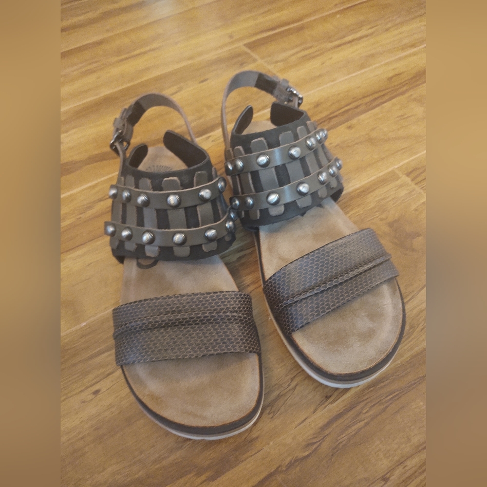 Lantern Womens Leather Slip On Flat Sandals